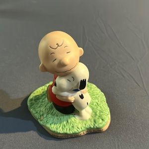 Hallmark Peanuts Gallery Hugs Limited Edition Figurine